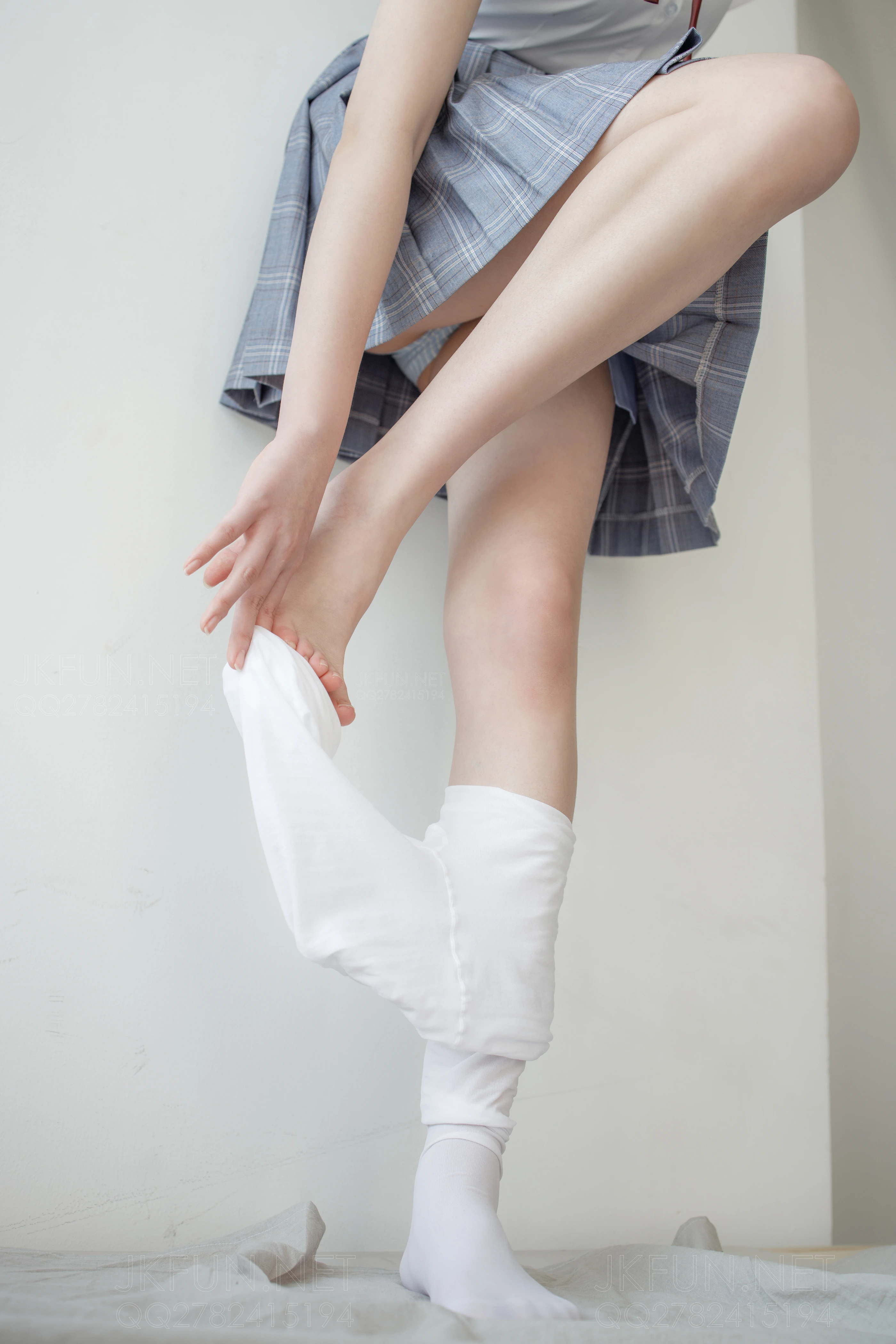 森萝财团 [JKFUN-002] Aika 可爱学妹丝足 [230P 1V]插图3